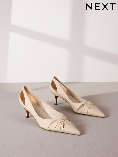 Bone Cream Signature Leather Cutout Kitten Heels (696870) | €36