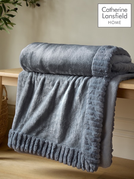 Catherine Lansfield Grey Velvet And Faux Fur Soft and Cosy Throw (697052) | €45