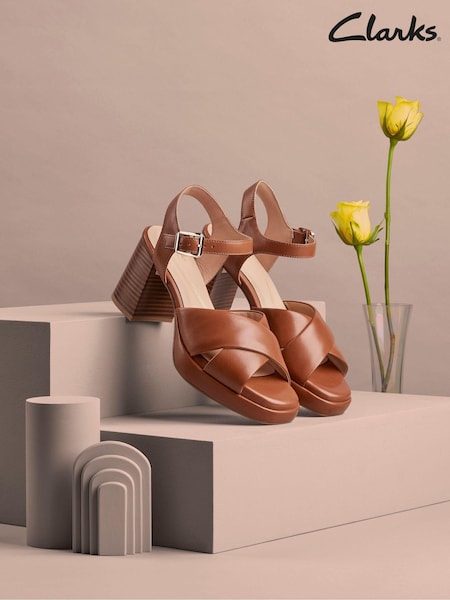Clarks Brown Suede Ritzy 75 Rae Sandals (706287) | €46