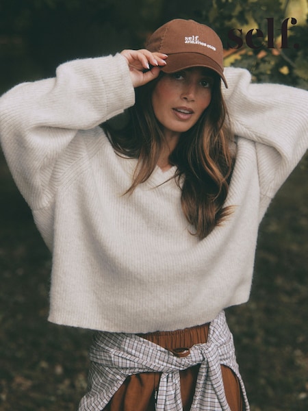 奶油 - Knitted V-neck Jumper