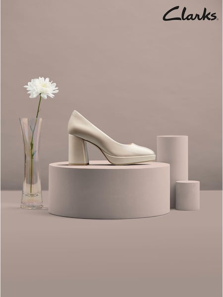 Clarks Natural Patent Zoya85 Court Shoes (743631) | €69