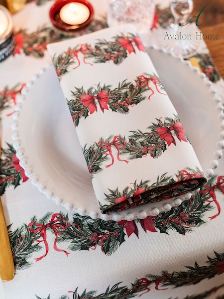 Avalon Home Set Of 2 Sweeping Garlands Napkins