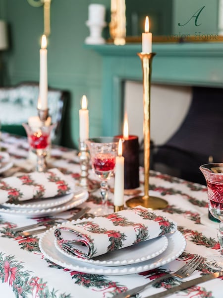 Avalon Home Sweeping Garlands Tablecloth