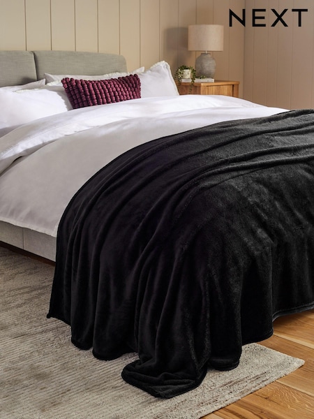 Black Plush Fleece Throw (758381) | 35 QAR - 100 QAR