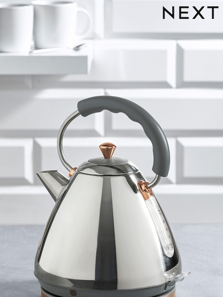 Chrome Pyramid Kettle (761089) | €59
