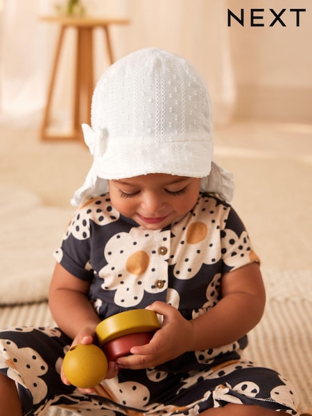 לבן - Legionnaire Baby Hat (0mths-2yrs) (769837) | ‏29‏₪