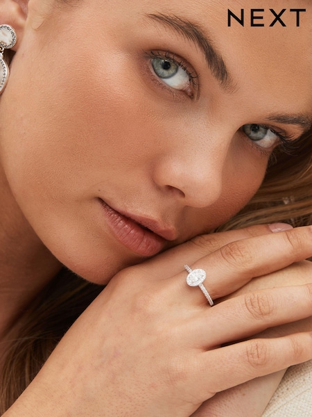 Mit Sterlingsilber beschichtet - Oval Halo Sparkle Ring (773519) | 9 €