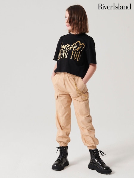 بني - بنطلون كارغو من القطن 100% مزين بتشذيب للبنات من River Island (776701) | ‏6 ر.ع.‏ - ‏8 ر.ع.‏