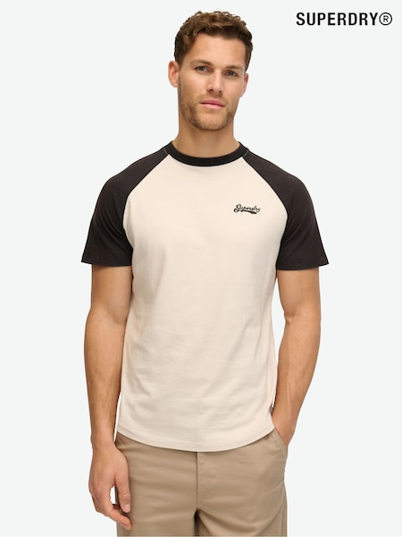Superdry White Sand Black Essential Logo 100% Cotton Baseball T-Shirt (793299) | R$ 265
