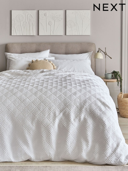 White Embossed Geometric Duvet Cover And Pillowcase Set (801908) | €31 - €64