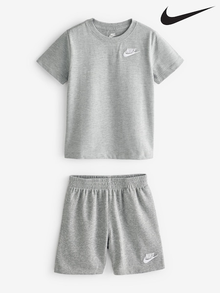Gri - Set Tricou și pantaloni scurți Nike pentru copii mici (837120) | 107 LEI