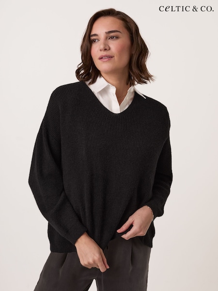 Noir - Celtic & Co. Studio Ribbed V-neck Jumper