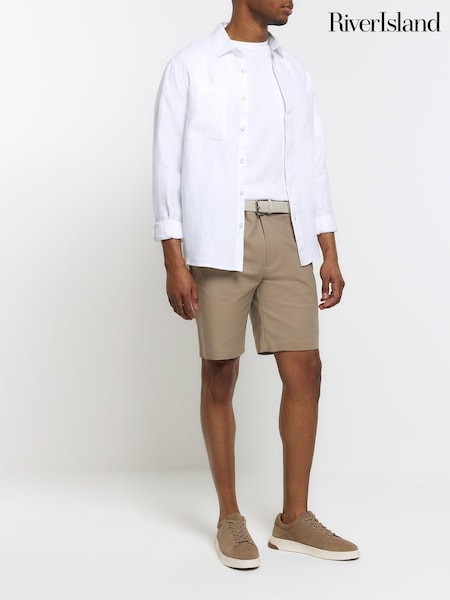 بني - شورت تشينو بتلبيس رشيق مع حزام من القطن 100% من River Island (854593) | ‏17 ر.ع.‏