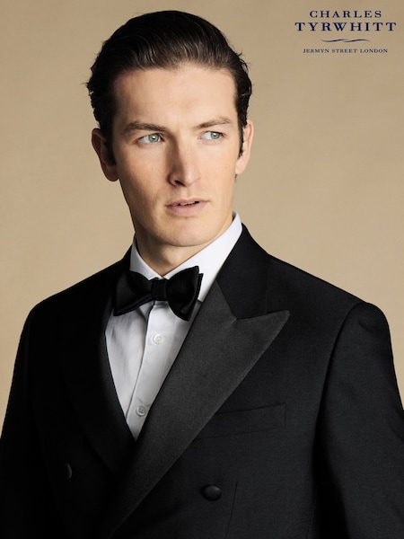 Charles Tyrwhitt Black Barathea Ready-Tied Silk Bow Tie (872240) | R$ 345