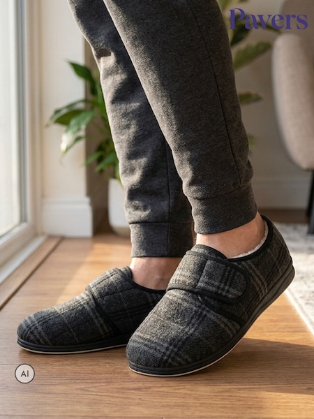 Black - Regular Pavers Extra Wide Faux Fur Lined Slippers