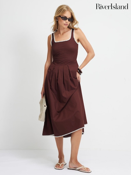 Коричневый - Плиссированное платье миди из поплина River Island
