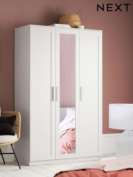 White Flynn Triple Wardrobe (902418) | €430