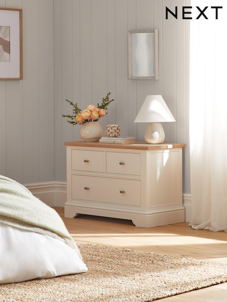 Chalk White Hampton Country Collection Luxe Painted Oak 3 Drawer Wide Bedside Table (914756) | €610