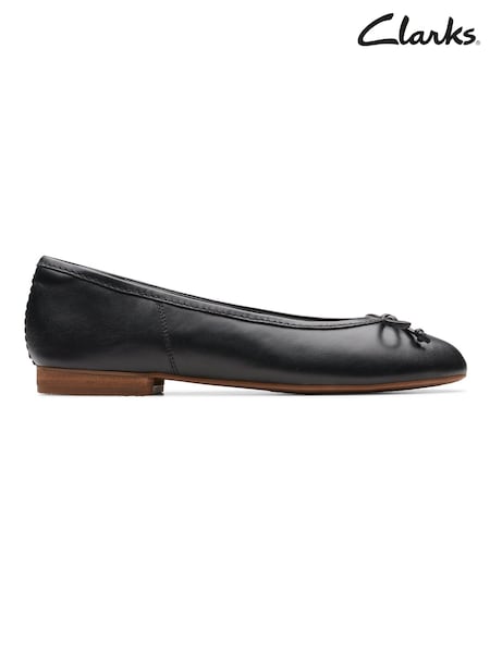 Clarks Black Standard Fit (D) Leather Fawna Lily Shoes (924834) | €72