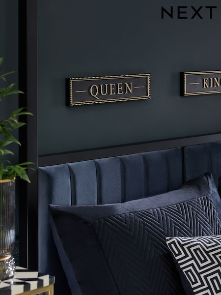 Black Slogan Queen Wall Art Sign (937347) | €27
