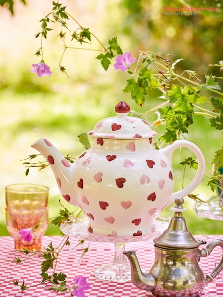 إبريق شاي 4 قلوب وردية من Emma Bridgewater