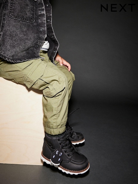 črna - Apron Front Boots With Zip Fastening (942381) | € 23 - € 28