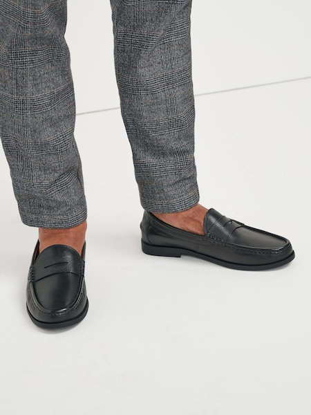 Usnje črne barve - Leather Penny Loafers (A37999) | € 27