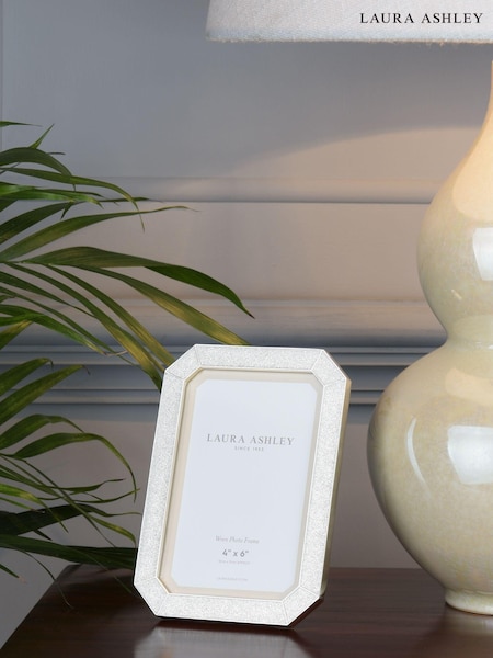 Laura Ashley Silver Wren Silver Plated With Faux Pearl Glitter Picture Frame (A77881) | €27