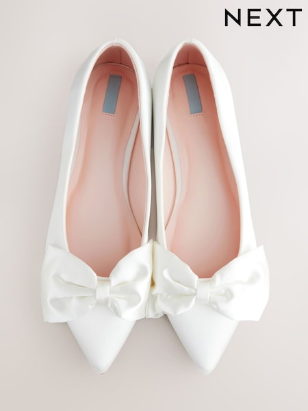 Ivory Forever Comfort® Wedding Point Toe Bow Bridal Ballet Shoes (AA6859) | R$ 330