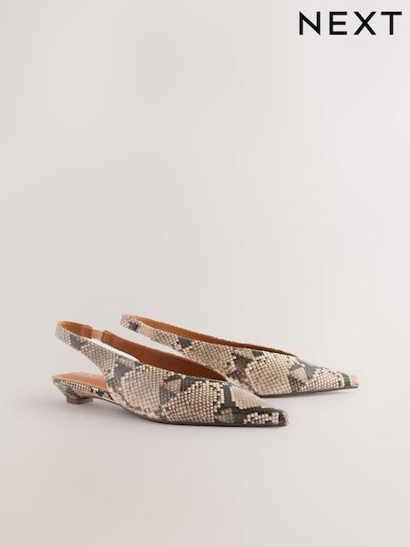 Snake Print Forever Comfort® Point Toe Sling Back Shoes (AA6880) | R$ 280