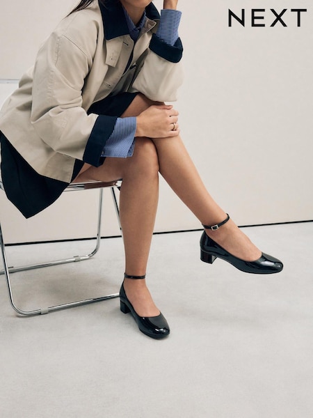 Black Forever Comfort® Round Toe Low Block Courts (AA6911) | €49.50
