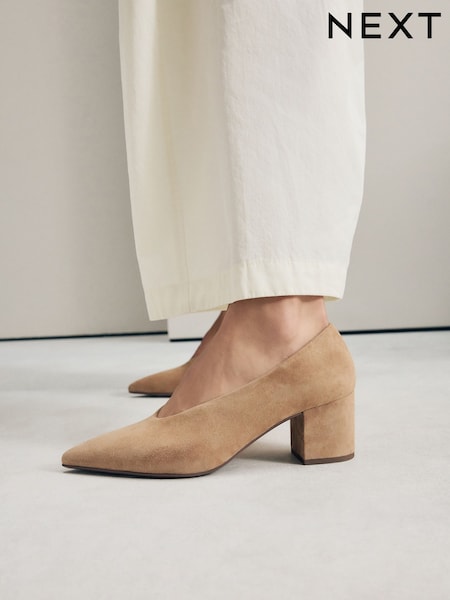 Верблюд - Forever Comfort® Leather Point Toe Low Block Heels (AA6929) | 1 731 грн