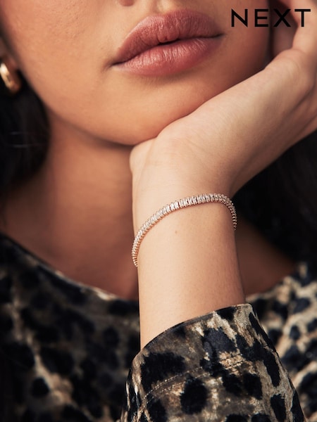 Gold Tone Baguette Stone Pully Bracelet (AA8654) | €11