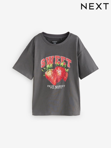 V barvi oglja - 100% Cotton Strawberry Graphic Oversized T-Shirt (3-16yrs) (AA9652) | € 9 - € 14