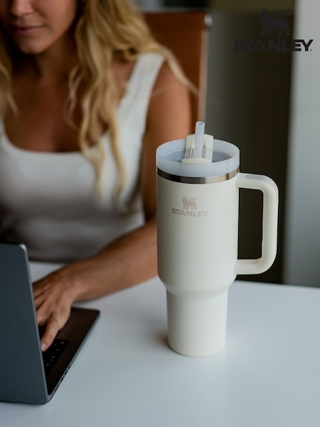 Stanley Cream Tonal Quencher H2.0 FlowState Tumbler Water Bottle 1.18L (AB2852) | €61