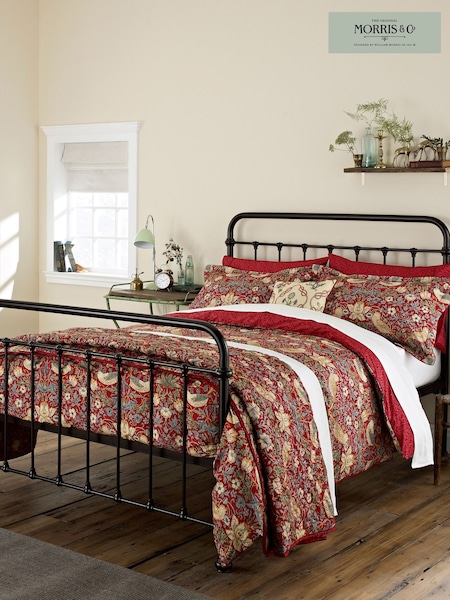 Morris & Co Crimson 100% Cotton Strawberry Thief Duvet Cover and Pillowcase Set (AB3853) | €116 - €190