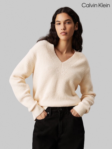 Calvin Klein Natural Relaxed Boucle Rib V-Neck Jumper (AC2307) | €77