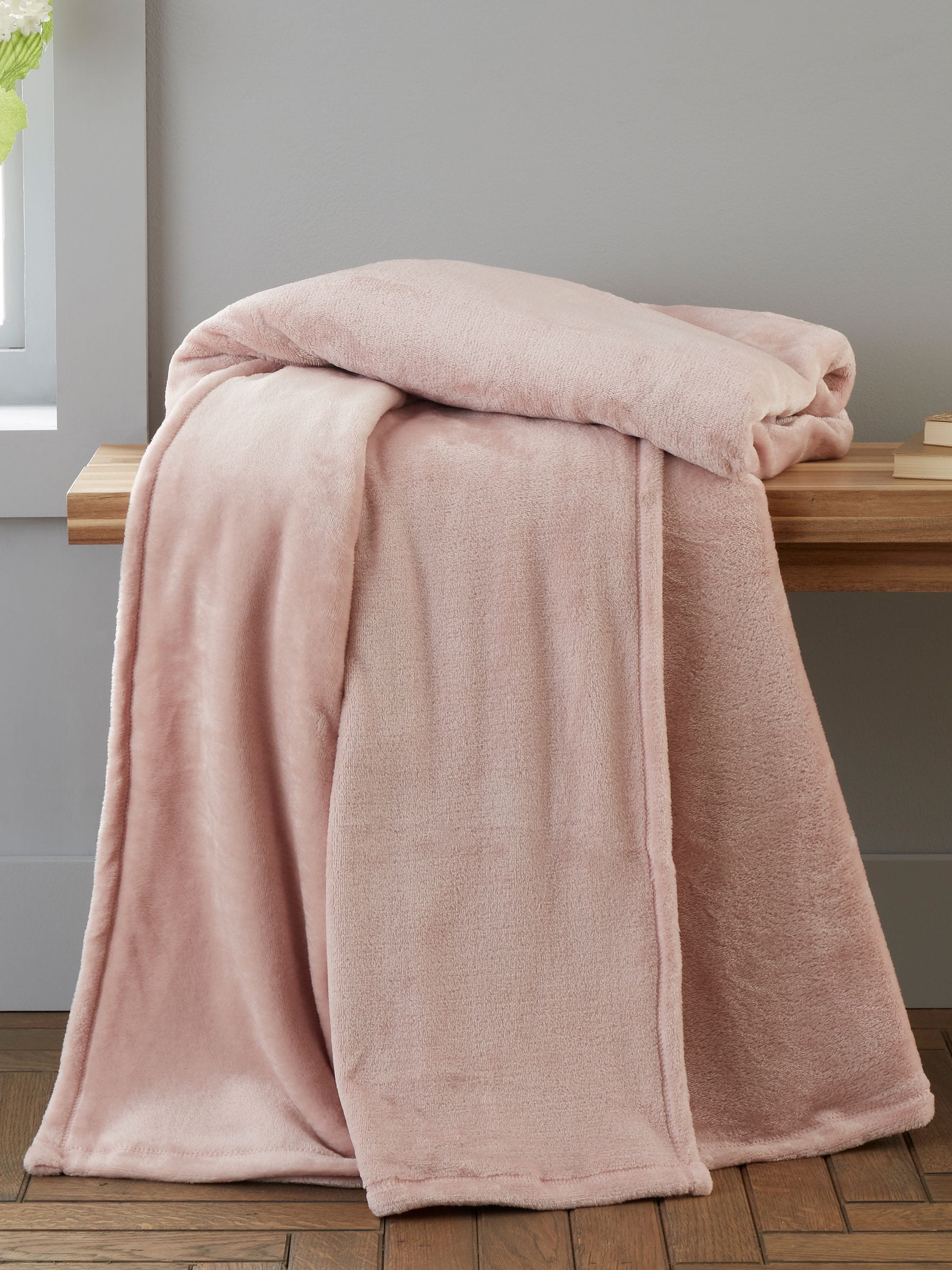 Catherine Lansfield Plain Raschel Large Throw - Latte by Catherine Lansfiel Raschel Blanket Catherine Lansfield Velvet Throw Catherine