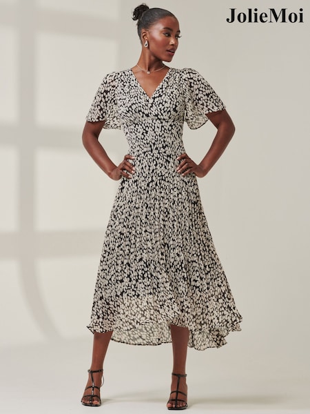 Jolie Moi Black Chelsea Pleated Chiffon Dip Hem Maxi Dress (AC5028) | €50