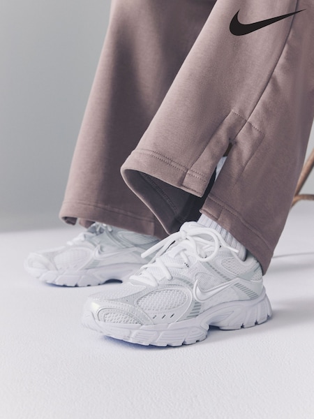 Nike White Vomero V5 Runner Trainers (AC5476) | €114