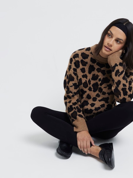 River Island Brown Leopard Crew Neck Oversized Jumper (AC6344) | €51