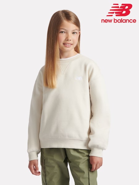 לבן - New Balance Small Girls Logo Sweatshirt (AC7691) | ‏226‏₪ - ‏272‏ ₪
