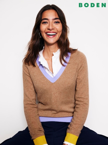 Boden Brown Eva Cashmere V-Neck Jumper (AC8560) | €107