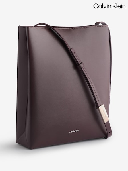 Calvin Klein Brown Crossbody Leather Bag (AC8799) | €119