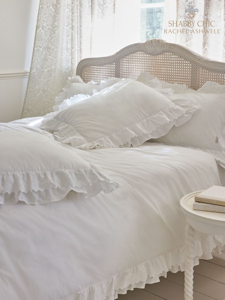 Shabby Chic By Rachel Ashwell® Broderie Anglaise Ruffle Count Pillowcases Set Of 2 (AD0026) | € 41 - € 47