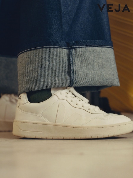 Veja V-90 Trainers (AD2306) | AED873