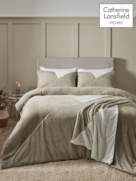 Catherine Lansfield Natural Larsson Geo Cosy and Warm Fleece Duvet Cover Set (AD3454) | €37 - €68
