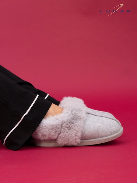 Lunar Grey Ember II Slippers (AD7088) | 33 €