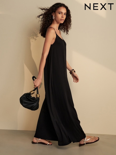 Schwarz - Trapezförmiges Maxikleid mit gerafftem Ausschnitt und dünnen Trägern (AE0396) | 30 €