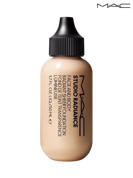 MAC Studio Radiance Face and Body Radiant Sheer Foundation (AF1902) | €46